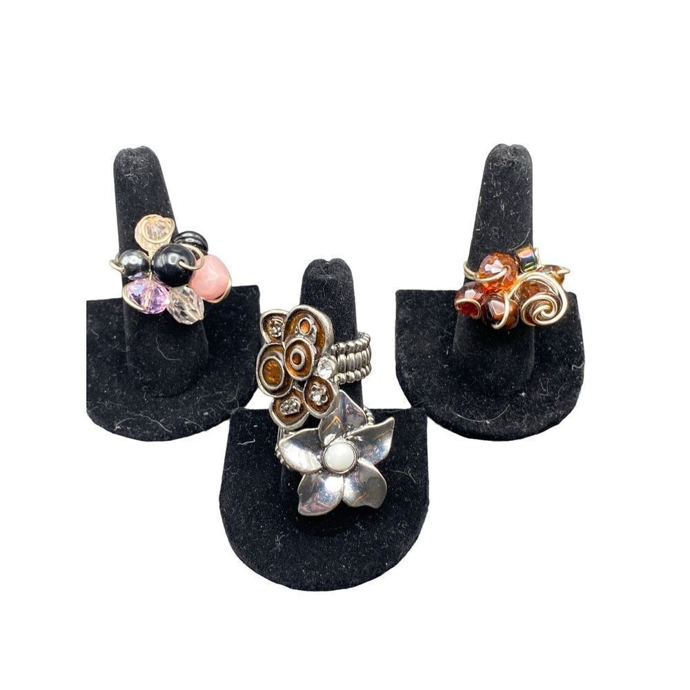 Lot of four rings two stretchy and two silver tone wire brown enamel, silver flo